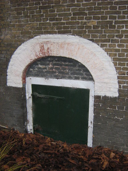 Bestand:Keldervenster exterieur (Vlaardingen).jpg